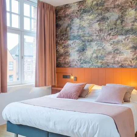 Bed & Breakfast Contrast